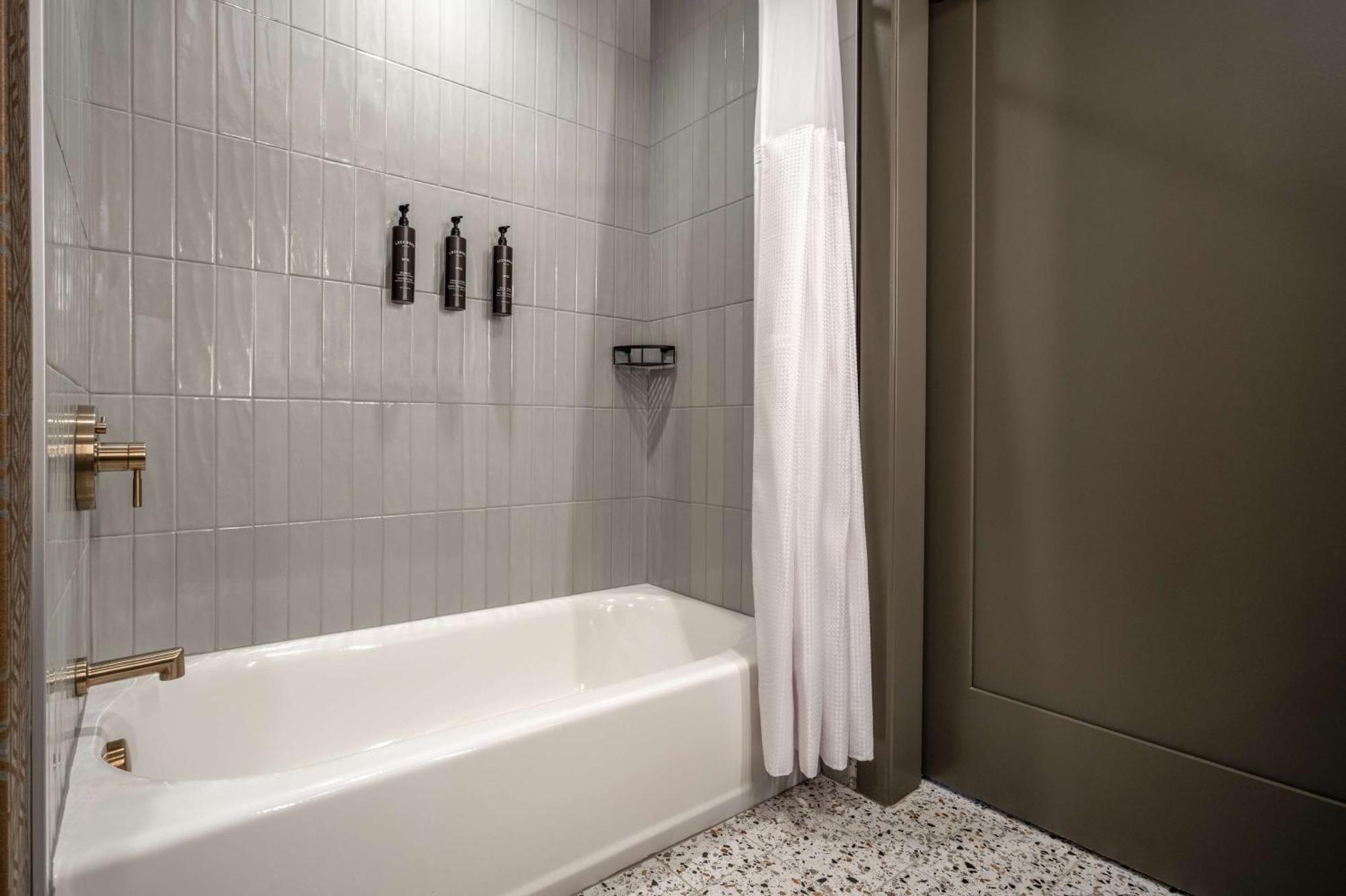 Hotel Nickel Plate Fishers, Tapestry Collection By Hilton Exterior photo